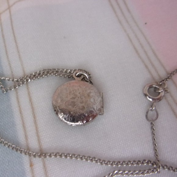 Small Silver Tone Cut Work Locket Necklace 16" L - Picture 5 of 7